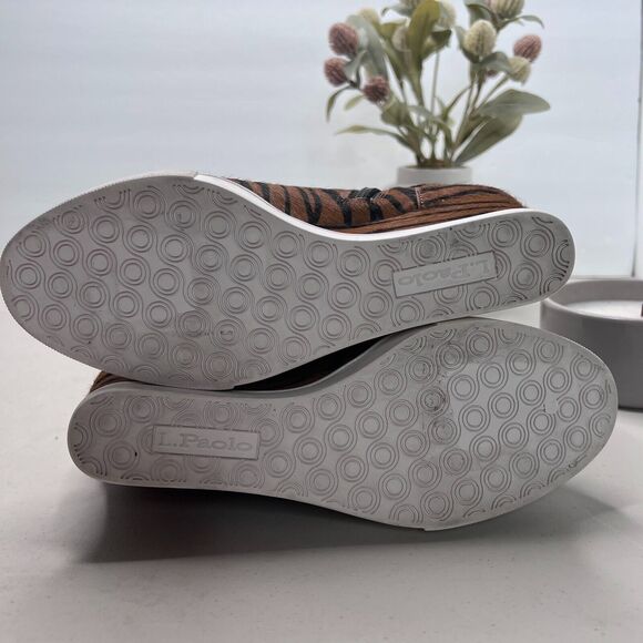 Linea Paolo Felicia Zebra Print Calf Hair Wedge Bootie Brown/Black Women 6.5 M - Picture 10 of 11